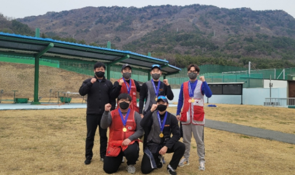 북구 사격팀이 한국실업사격연맹회장배 전국사격대회에서 금메달 2개, 은메달 1개, 동메달 1개를 획득했다. 사진 윗줄 왼쪽부터(시계 방향) 이종석 코치, 강현석·박준영·안대명·김수영·김덕훈.