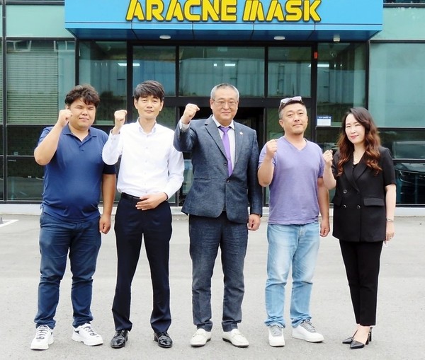(사진 왼쪽 두번쨰부터) 아라크네 마스크 조한일 대표, NCOA KOREA 노용재 한국지부장, 아라크네 마스크 공동대표님, NCOA KOREA 한국지부 김윤이 사무총장 (사진 왼쪽 두번쨰부터) 아라크네 마스크 조한일 대표,