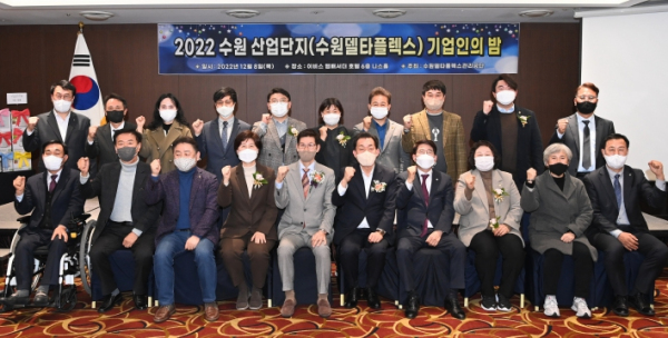 이재준 시장(앞줄 오른쪽 5번째)을 비롯한 참석자들이 함께하고 있다.