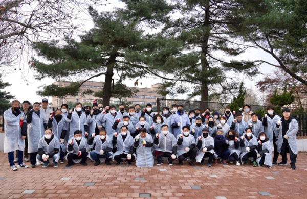 수원도시공사, 연말 맞아 연탄 나눔 봉사로 온정 나눠