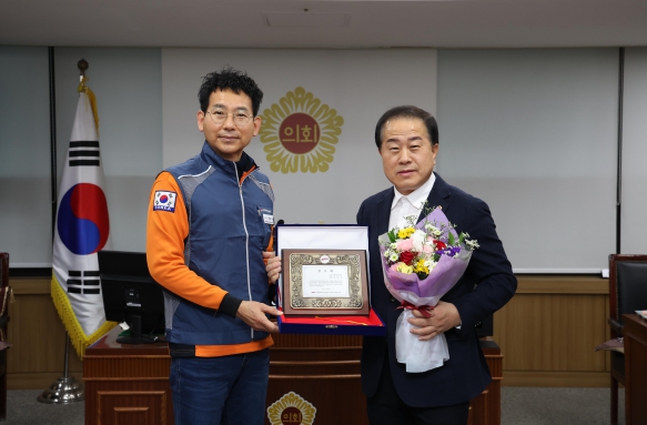 김용호 시의원, 전국공무원노동조합 서울소방지부로부터 감사패 받아