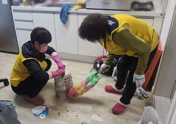 수원시 영통구 영통2동, 깔끄미사업단 사례관리 대상가구 무료청소 지원