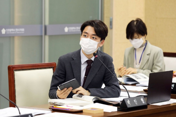 연수구의회 박민협 의원이 대표 발의한 ‘연수구 학교폭력예방 및 대책활동 지원 조례’ 제정안이 본회의를 통과했다.