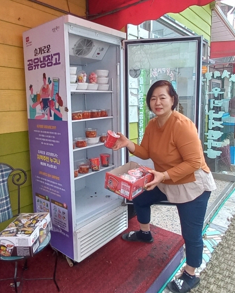 수원시 팔달구 매산동, 슬기로운 공유냉장고에 쌀·라면 지원