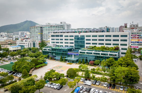 '아빠 육아휴직 장려금 일부개정조례 공포' 계양구, 2023년부터 최대 300만 원으로 지원 확대