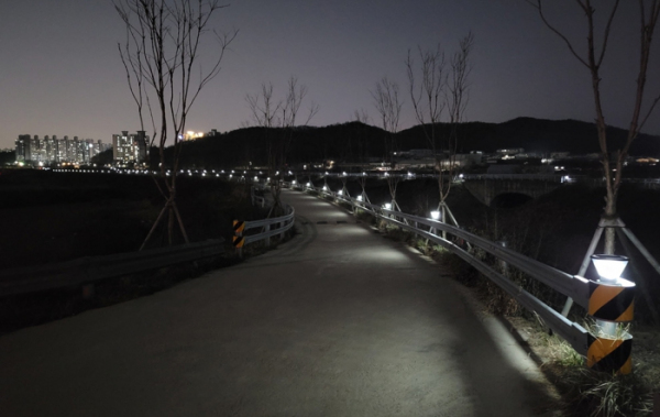 서구, 태양광 조명으로 나진포천 산책길 밝힌다