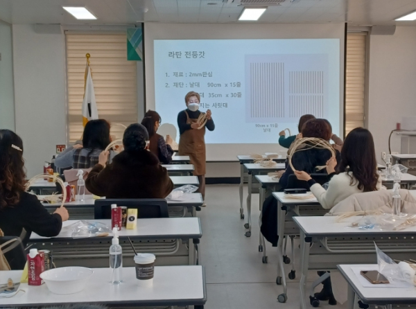 안산교육지원청, '초등보육전담사, 돌봄교실 운영 능력 회복 힐링 연수'