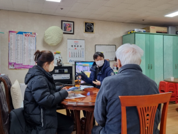 수원시 권선구 서둔동, 경로당 어르신에 코로나19 추가접종 및 안점점검 실시