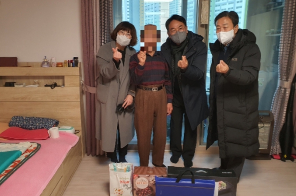 남양주시 다산1동,‘어르신~ 행복한 크리스마스 보내세요 !’연말 가정 방문