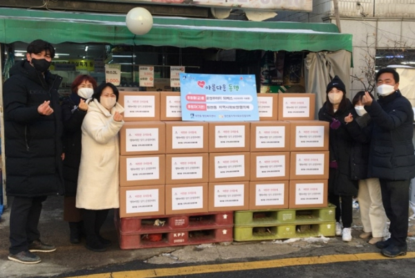 수원시 영통구 원천동 지역사회보장협의체, 복지사각지대발굴 대상 가구에 온정꾸러미 전달