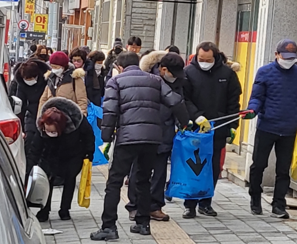 수원시 팔달구 지동, 단체원과 함께하는 동절기 환경정화 실시