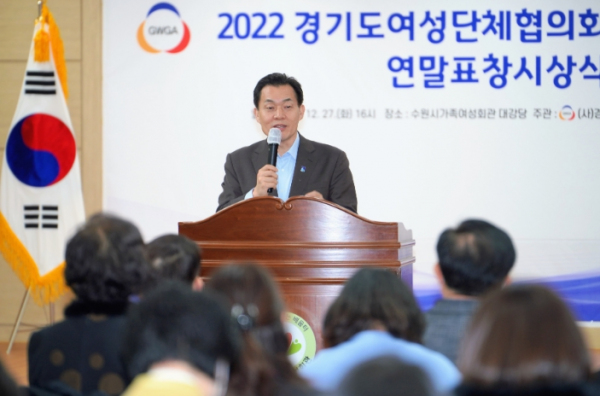 이재준 수원시장이 인사말을 하고 있다.