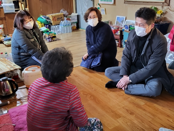 김정헌 인천 중구청장, 연말맞이 사례관리 대상자 직접 챙겨