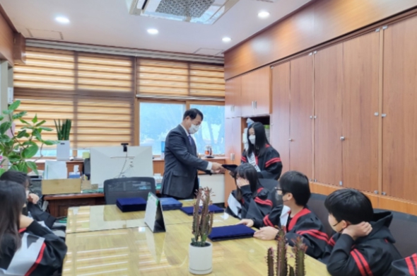 남양주시 조안면장학회, 초등학교 졸업생에게 장학금 후원