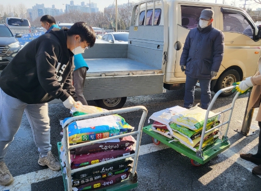 수원성교회, 화서2동 어려운 이웃에 백미 30포 기부