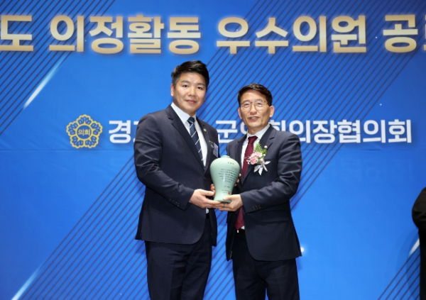 최영보 의원 수상 기념촬영