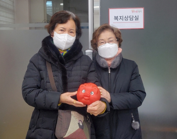 수원시 영통구 영통1동 대우·동신아파트 경로당, 사랑의 저금통 기부