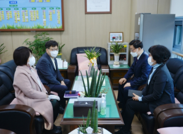 수원특례시 김용덕 영통구청장, 취임 첫 행보로 (사)대한노인회 수원시영통구지회 방문