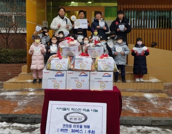 튼튼한용인대태권도장 연희동에 ‘동심’ 담은 라면 30박스 전달