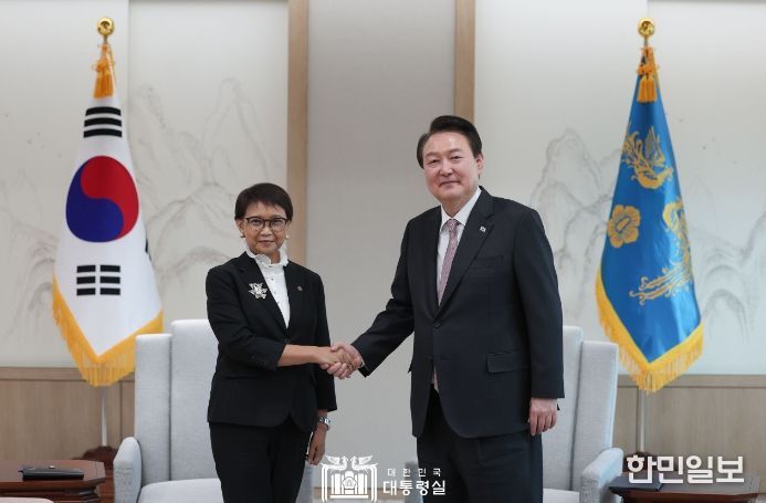 3월 30일 윤석열 대통령은 레트노 마르수디 인도네시아 외교부장관을 접견했다.