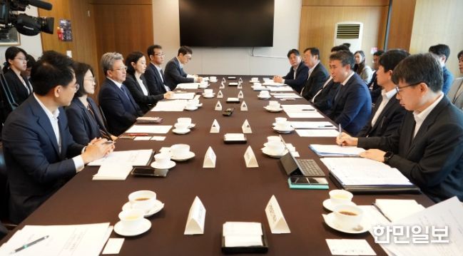 26일 한국프레스센터에서 유창수 서울시 행정2부시장, 이원재 국토교통부 제1차관이 참석한 가운데 '제1차 중앙·지방 정례협의회'가 열렸다