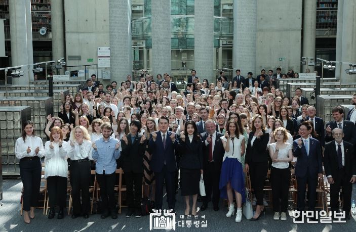 7월 14일 윤석열 대통령 부부는 폴란드 미래세대와의 문화에 동행했다.