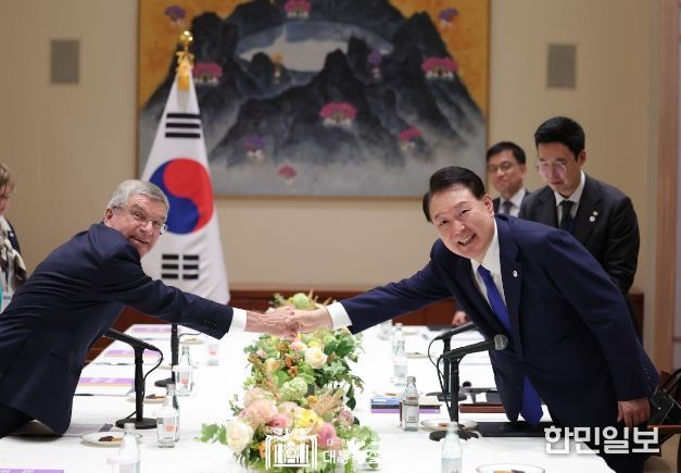 9월 19일 윤석열 대통령은 뉴욕에서 토마스 바흐 국제올림픽위원회(IOC) 위원장을 접견했다.