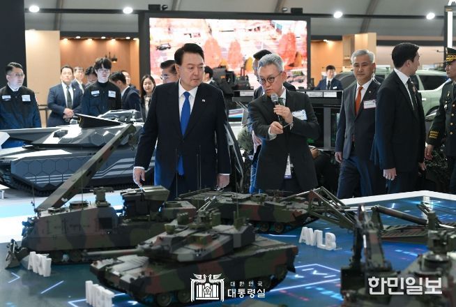 10월 17일 윤석열 대통령은 서울 ADEX 2023 개막식에 참석했다.