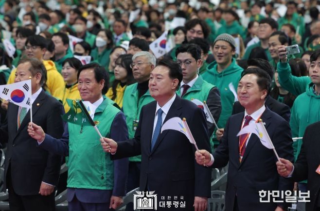 11월 12일 윤석열 대통령은 2023 전국새마을지도자대회 '청년의 약속 선포식'에 참석했다.