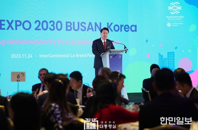 11월 24일 윤석열 대통령은 프랑스 파리 인터컨티넨털 르그랑 호텔에서 개최된 ‘BIE 대표 초청 오찬’ 행사에 참석했다.