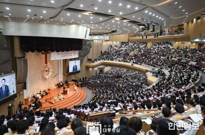 3월 31일 윤석열 대통령은 서울 강동구 명성교회에서 열린 한국교회 부활절 연합예배에 참석했다.