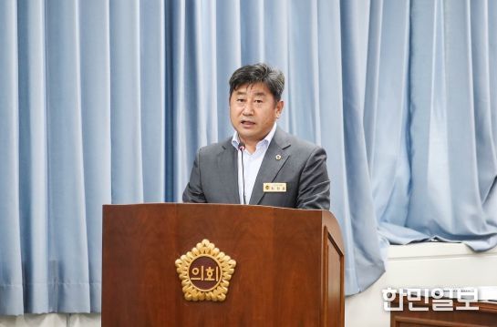 최정훈 전남도의원이 5월 14일 제380회 임시회 경제관광문화위원회 회의에서 조례안 제안설명을 하고 있다.