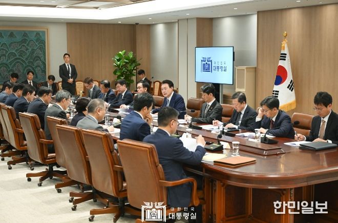 5월 23일 윤석열 대통령은 용산 대통령실에서 반도체 산업을 주제로 ‘제2차 경제이슈점검회의’를 주재했다.