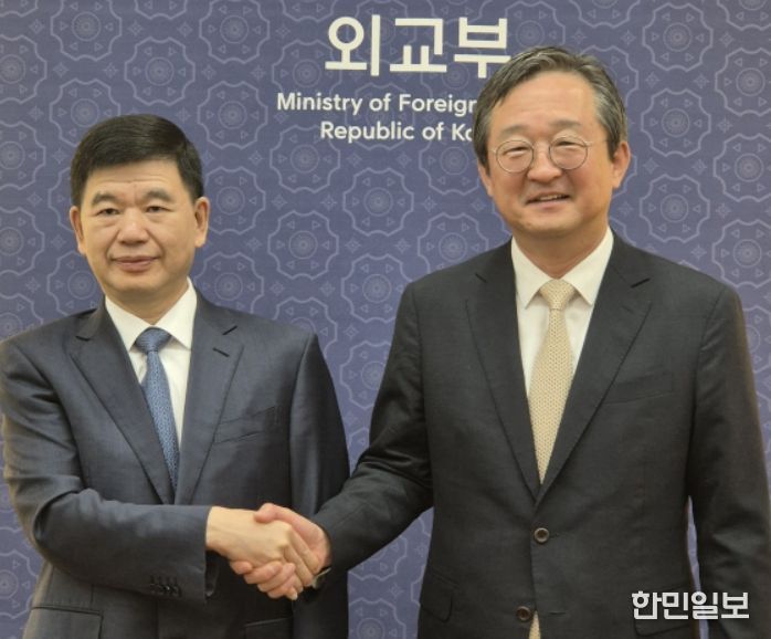 중국 간쑤성 스모우쥔 부서기와 외교부 정병원 차관보