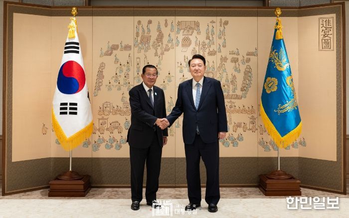 9월 11일 윤석열 대통령은 방한 중인 「훈 센(Hun Sen)」 캄보디아 상원의장을 접견하고, 한-캄보디아 양국 관계 발전 방안에 대해 의견을 교환했다.