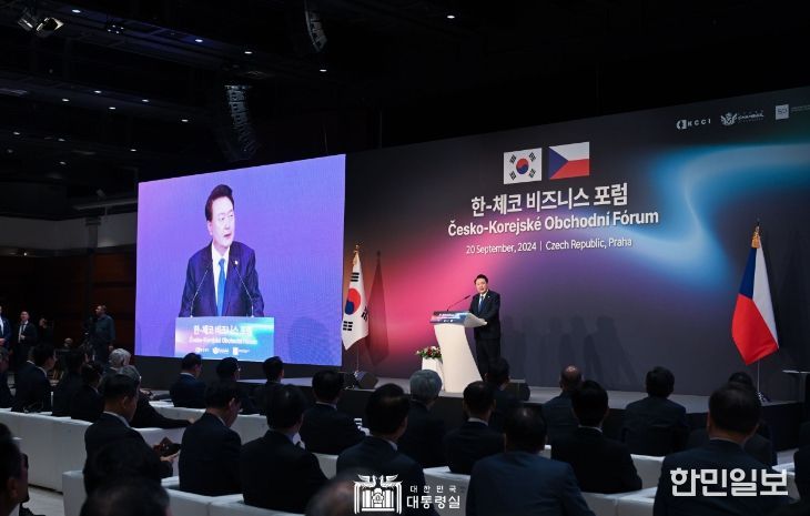 9월 20일 윤석열 대통령은 프라하 시내 호텔에서 열린 「한-체코 비즈니스 포럼」에 참석했다.