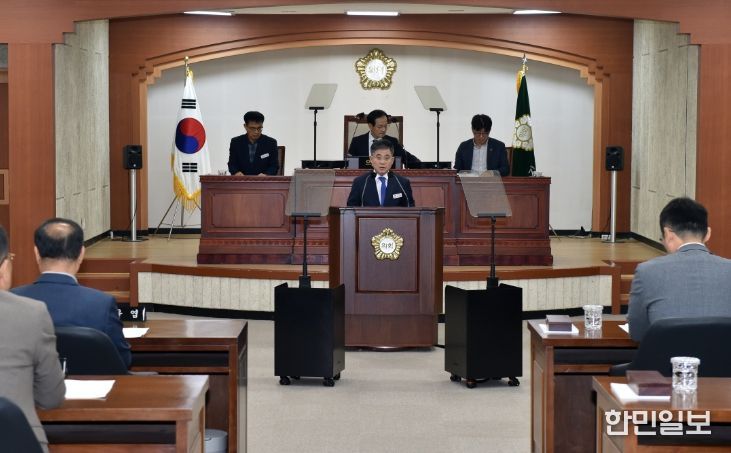 김제시의회 제2차 정례회 시정연설하는 정성주 김제시장
