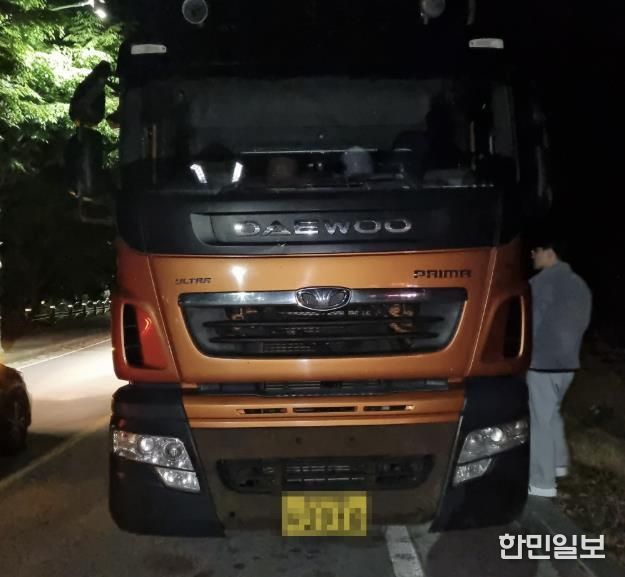 밤샘주차 단속하는 군 관계자