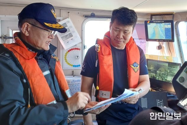 중부해경청장 서산 고파도 전복 사고 현장에서 수색구조에 만전