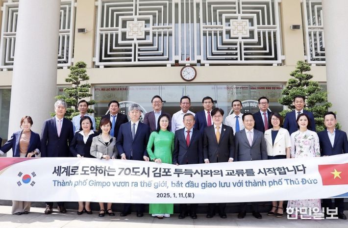 투득시 관계자와 교류 방안 협의하는 김병수 김포시장