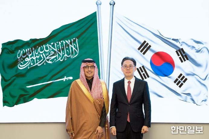 한·사우디아라비아 국세청장회의(수하일 아반미 사우디아라비아 국세청장과 강민수 국세청장)