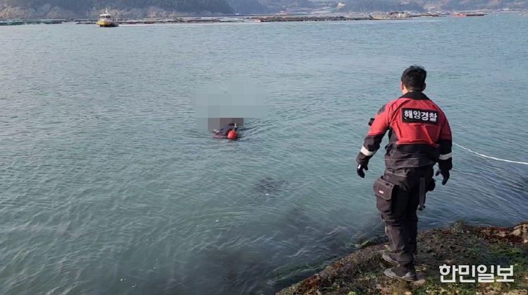 전남 완도군 금일읍서 차량 해상 추락...운전자 숨진 채 발견