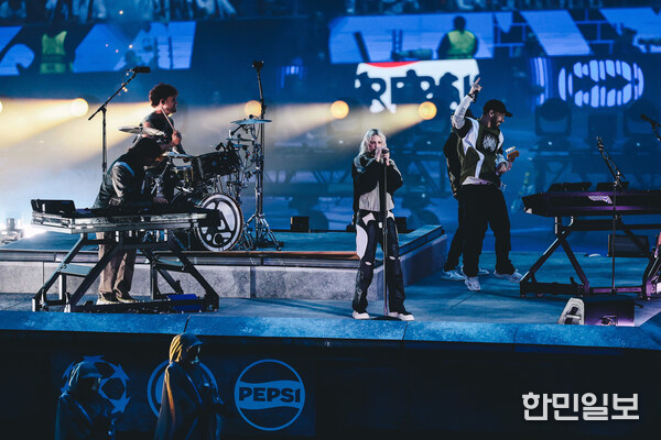 LINKIN PARK ROCK THE UEFA CHAMPIONS LEAGUE FINAL KICK OFF SHOW PRESENTED BY PEPSI