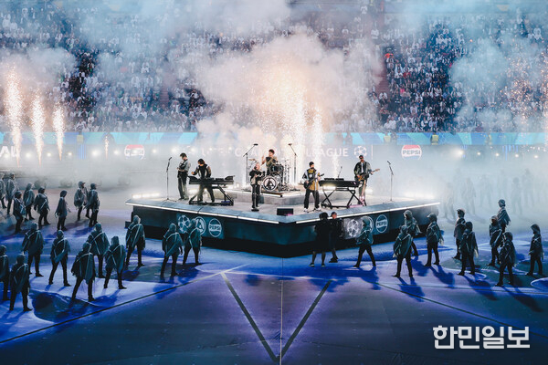 LINKIN PARK ROCK THE UEFA CHAMPIONS LEAGUE FINAL KICK OFF SHOW PRESENTED BY PEPSI