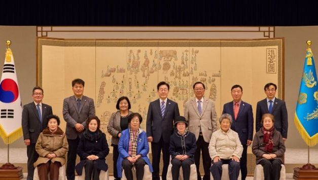 이재명 대통령, 민가협 초청 오찬 간담회