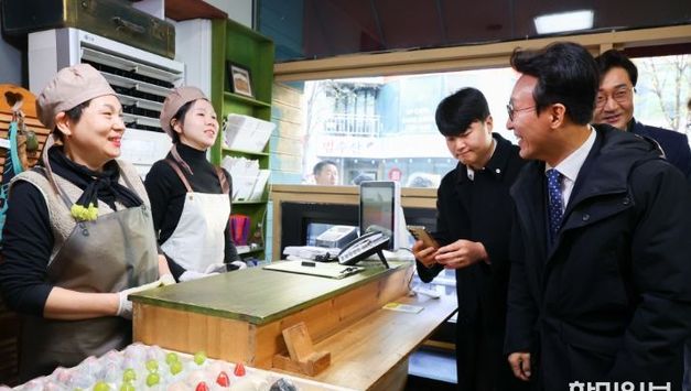 김민석 국무총리, 대전 빵집골목 찾아 “지역상권 혁신에 충분한 정부지원” 약속