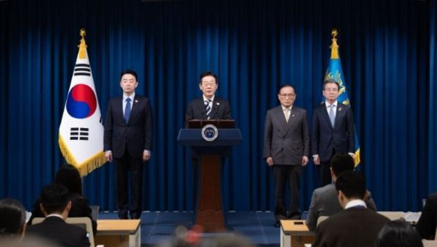 이재명 대통령 "민주주의 등불 밝혀준 국민과 '빛의 혁명' 반드시 완수"