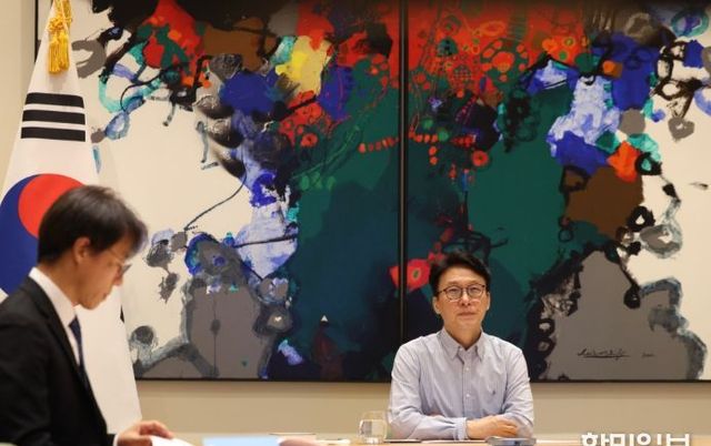 김민석 국무총리, 미국 순방 현지에서 국무총리실 간부회의 주재