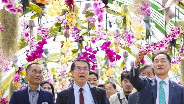 대만 타이난시장 평택시 공식 방문, ‘평택꽃나들이’서 대만 파인애플로 우정 나눠
