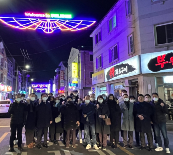 회천3동, 엄상마을에 루미나에길 빛 조형물 점등식
